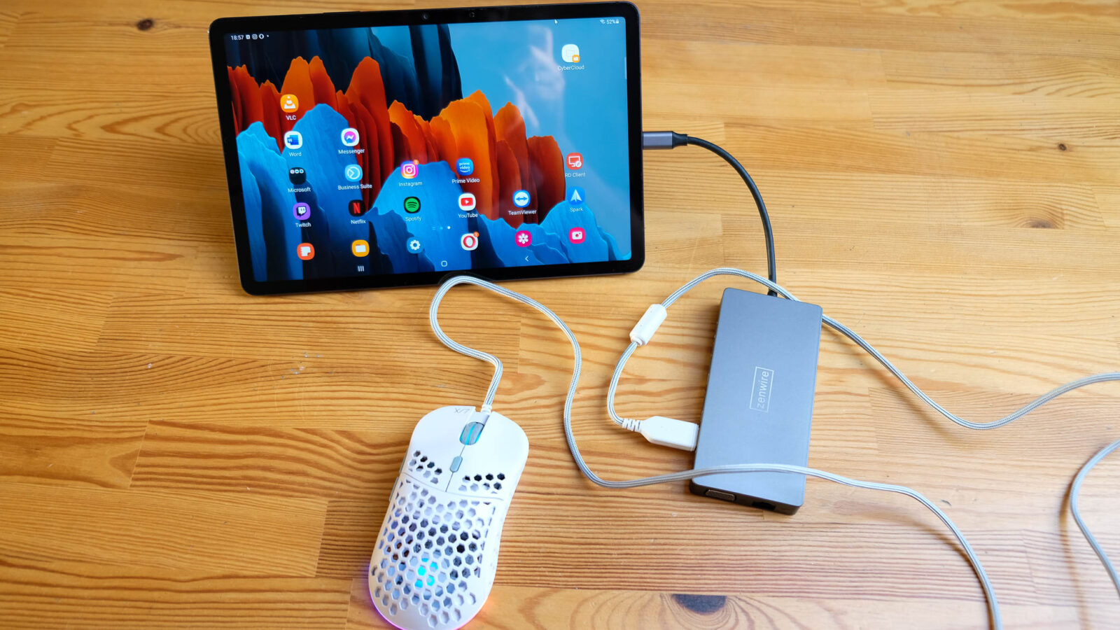 Adapter HUB Zenwire 10w1 USB-C Thunderbolt 3 recenzja test (3)